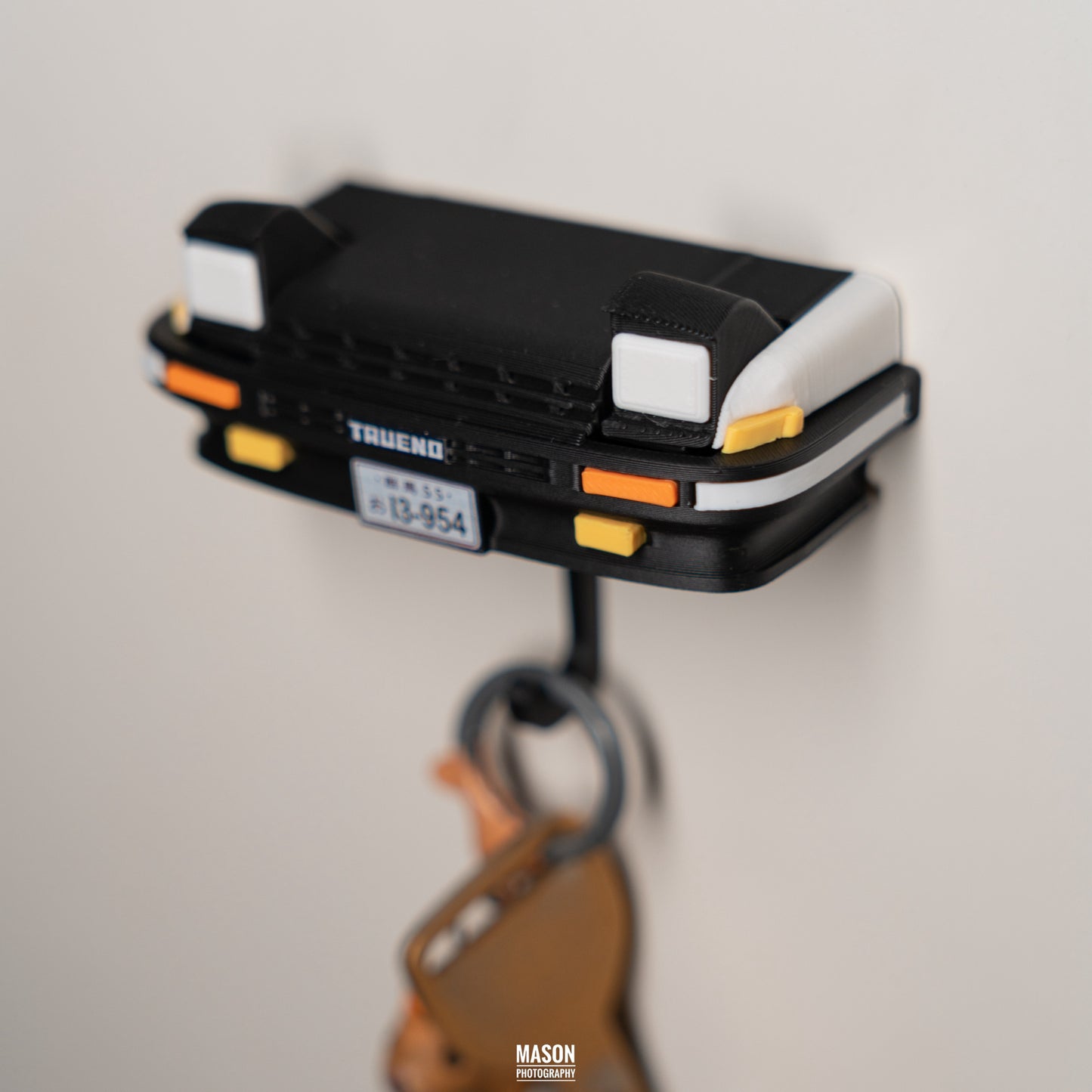 Initial D AE86 wall-mounted key hanger. Unique JDM gift for anime fans & car enthusiasts.