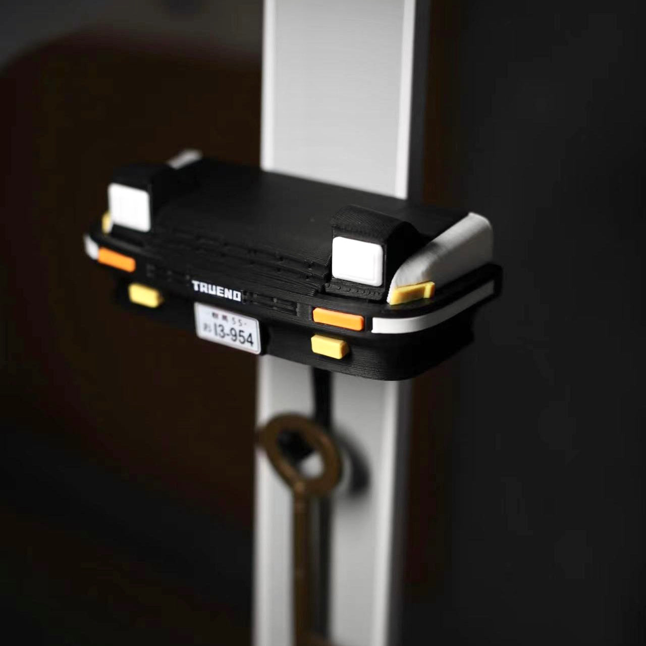 Initial D AE86 wall-mounted key hanger. Unique JDM gift for anime fans & car enthusiasts.