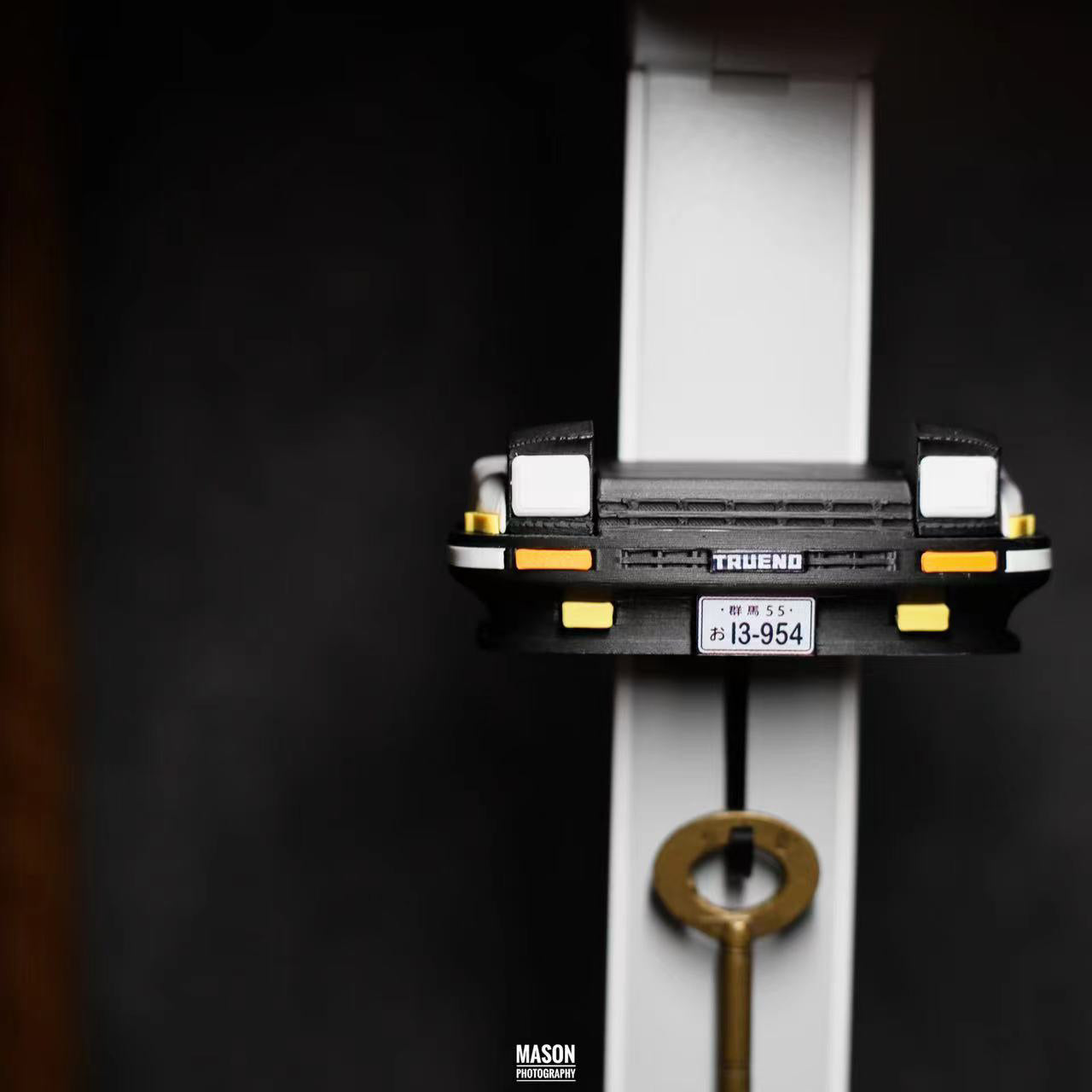 Initial D AE86 wall-mounted key hanger. Unique JDM gift for anime fans & car enthusiasts.