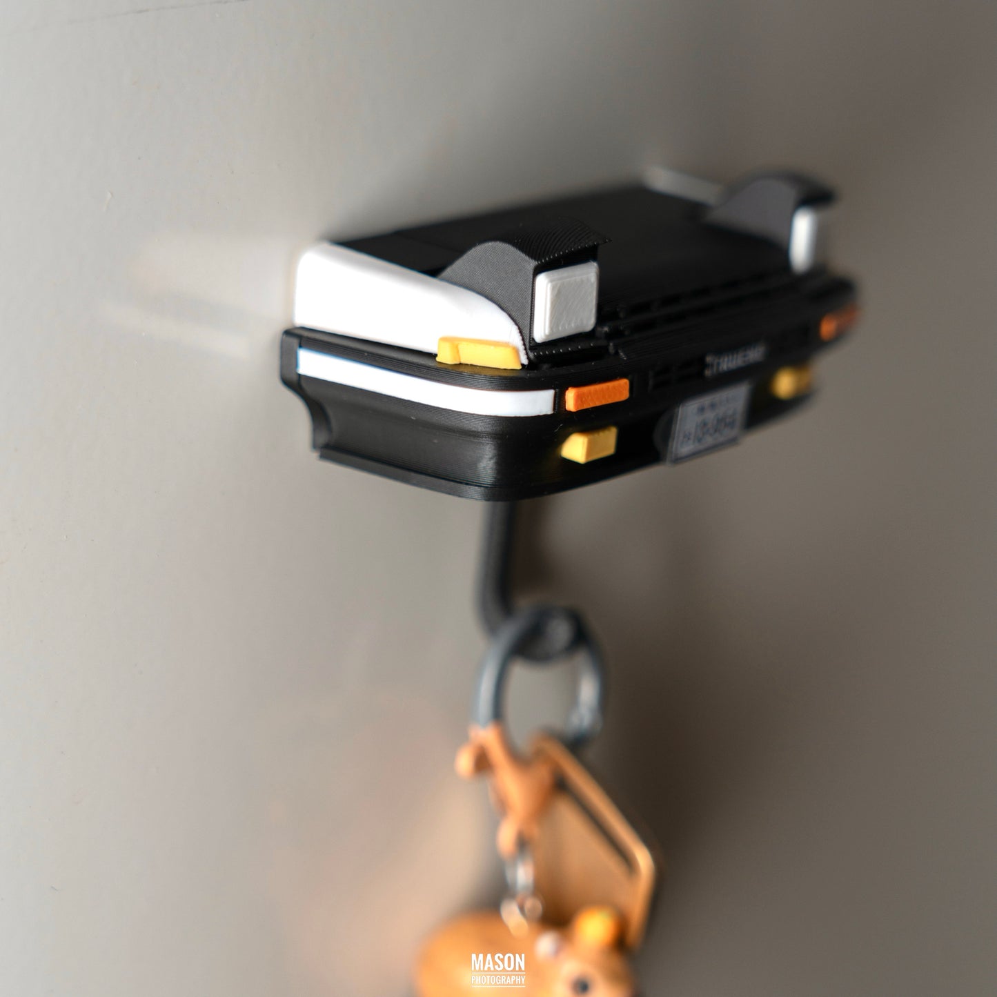 Initial D AE86 wall-mounted key hanger. Unique JDM gift for anime fans & car enthusiasts.